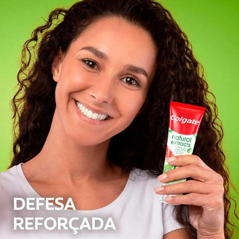Pasta de Dente Colgate Natural Extracts Defesa Reforçada - 90 g