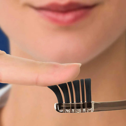 Escova de Dente Oral-B 3D White Whitening Therapy Purification Macia, 2 Unidades