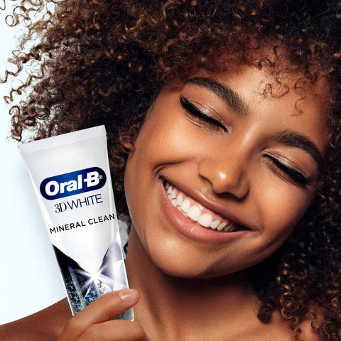 Pasta de Dente Oral-B 3d White Mineral Clean Com Carvão 70g