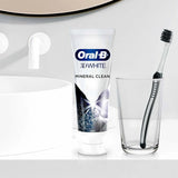 Pasta de Dente Oral-B 3d White Mineral Clean Com Carvão 70g