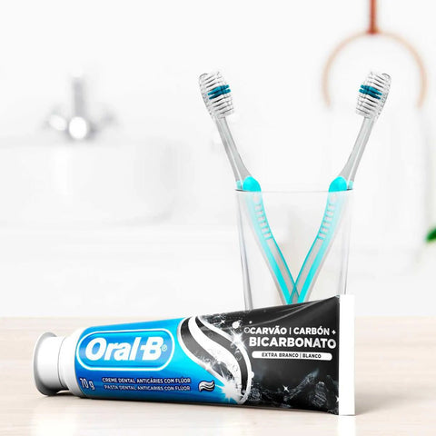 Pasta de Dente Oral-B Carvão + Bicarbonato Extra Branco 140g